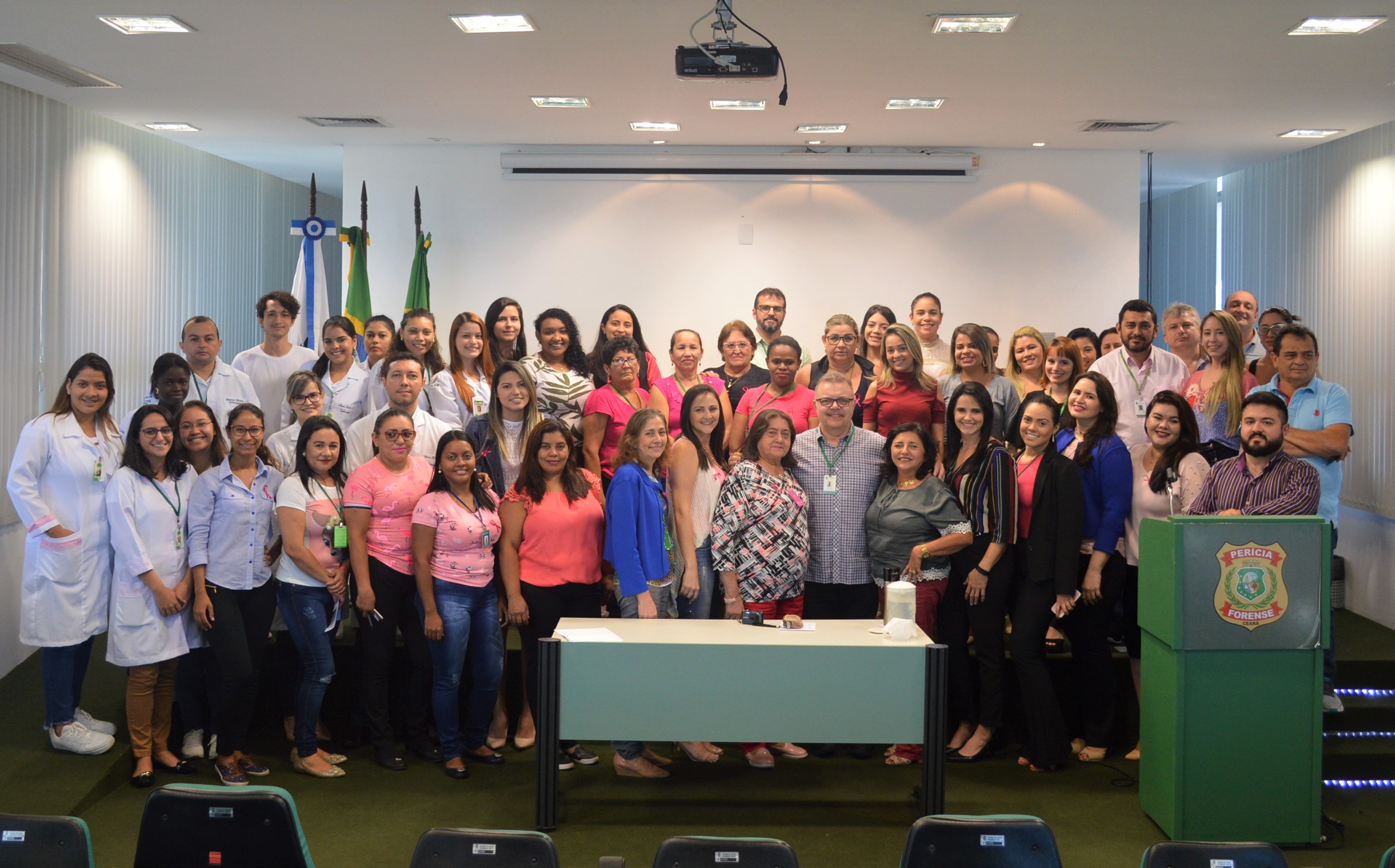 Outubro Rosa: servidores da Pefoce e universitários participam de palestra sobre o câncer de mama