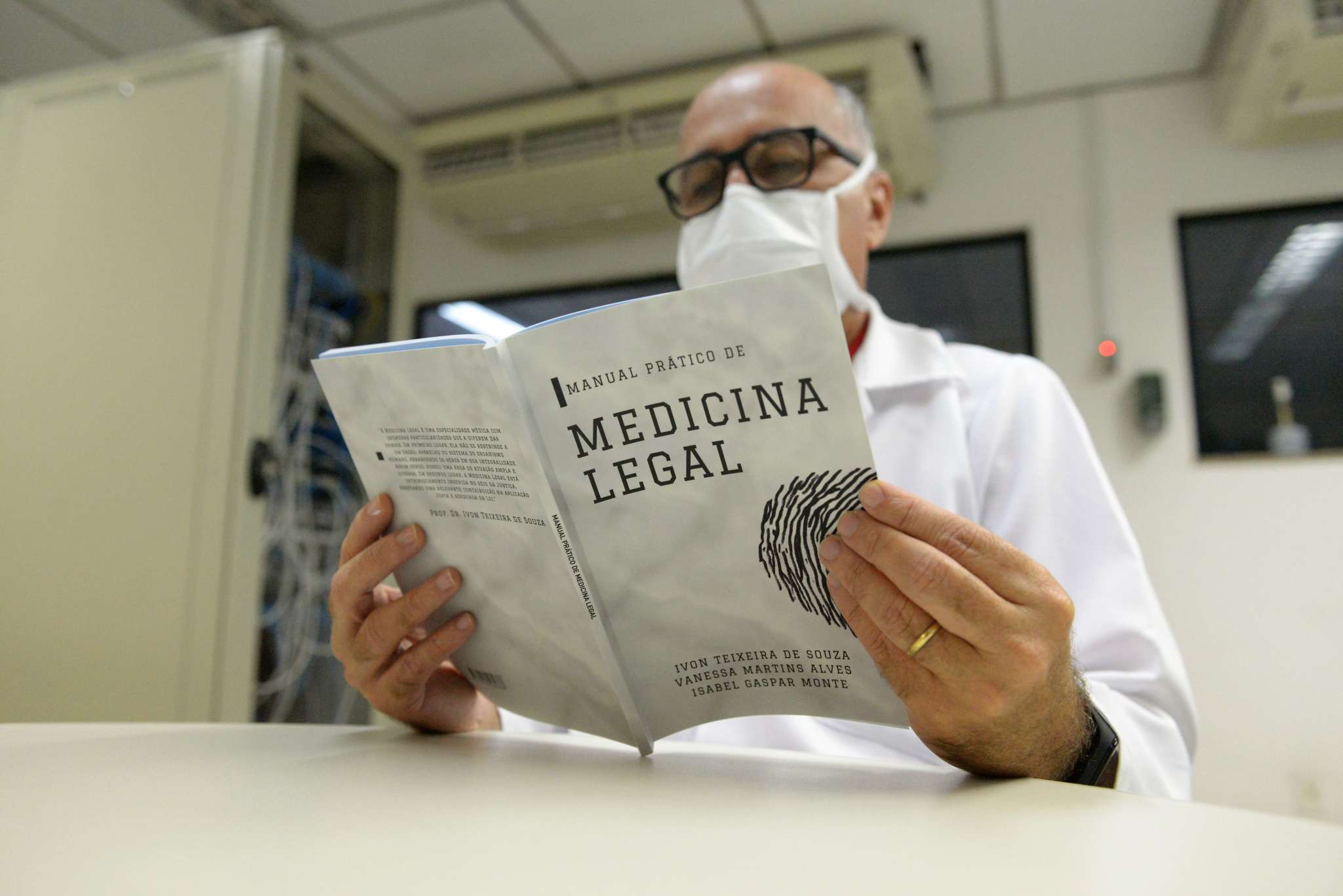 Médico perito legista da Pefoce lança